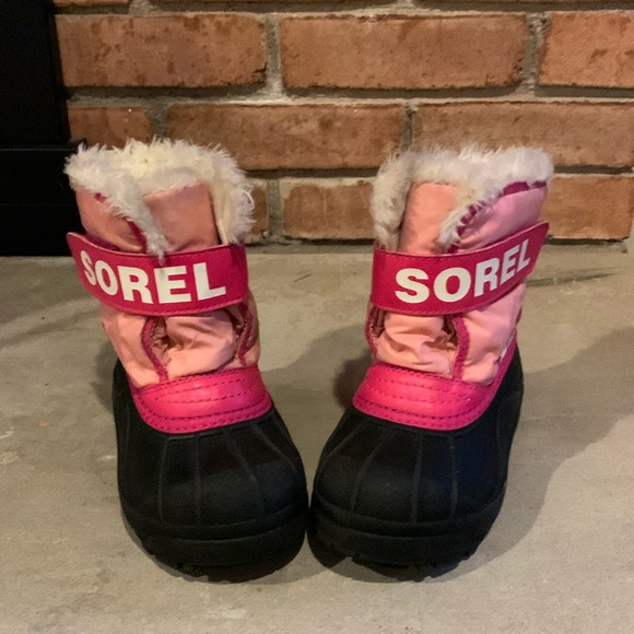 Sorel Other - Sorel snow boots little girl size 8 great tread remaining. pink ❄️☃️